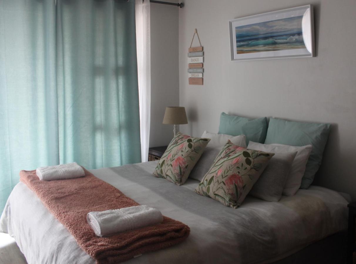 Seester Accommodation Lambert's Bay Room photo